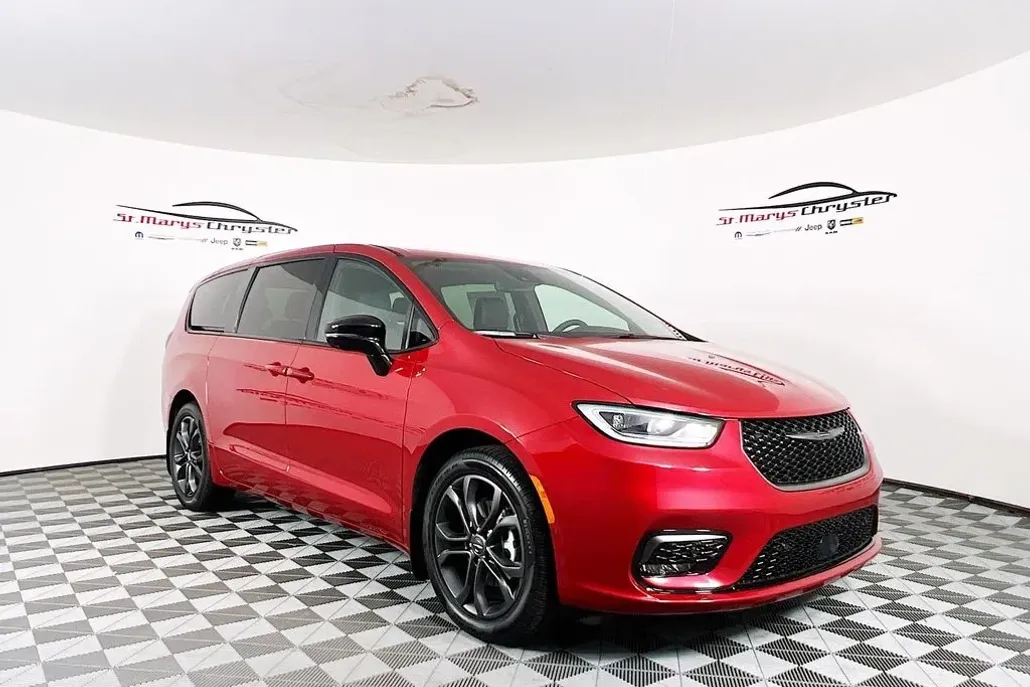 2026 Chrysler Pacifica photo 1