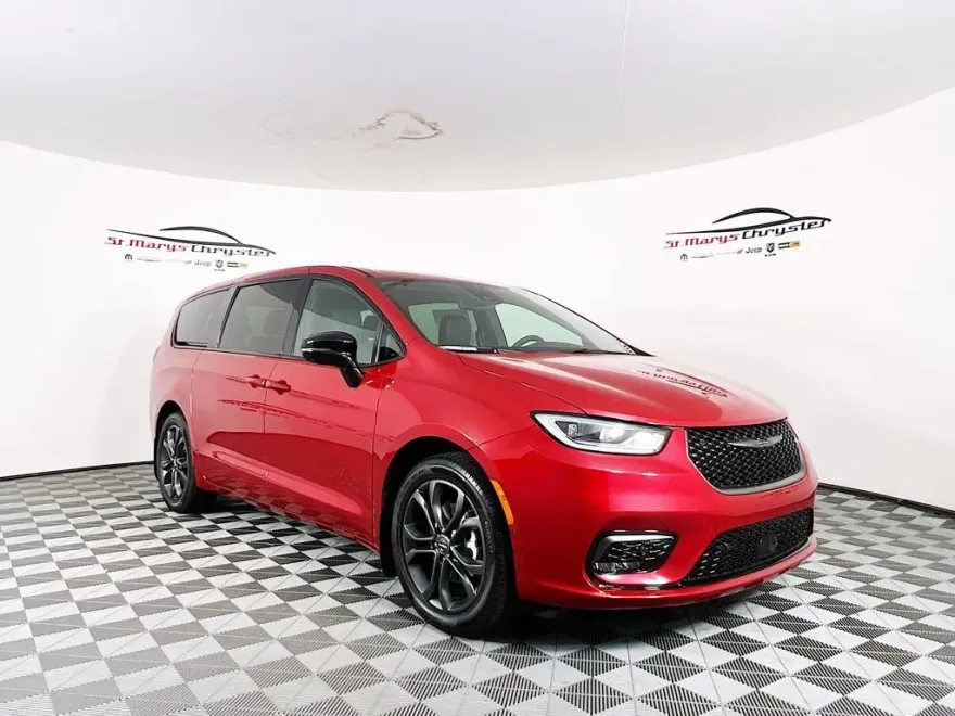 2026 Chrysler Pacifica photo 1