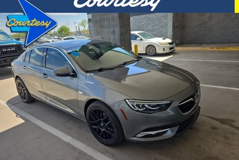 2019 Buick Regal Essence photo 1