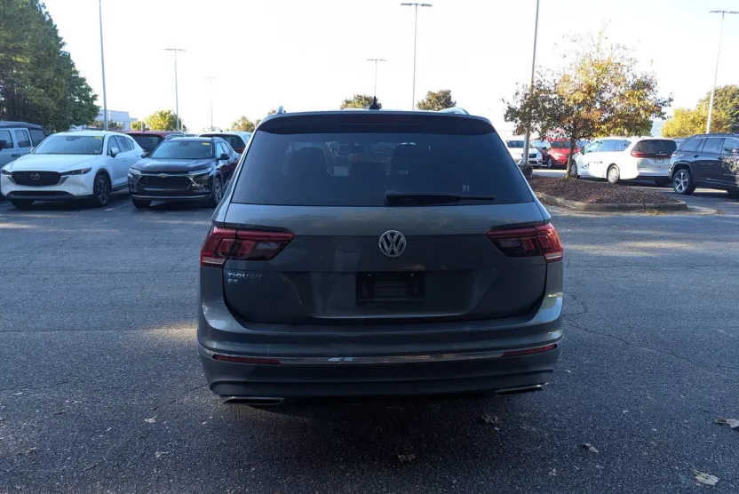 2020 Volkswagen Tiguan SE photo 1