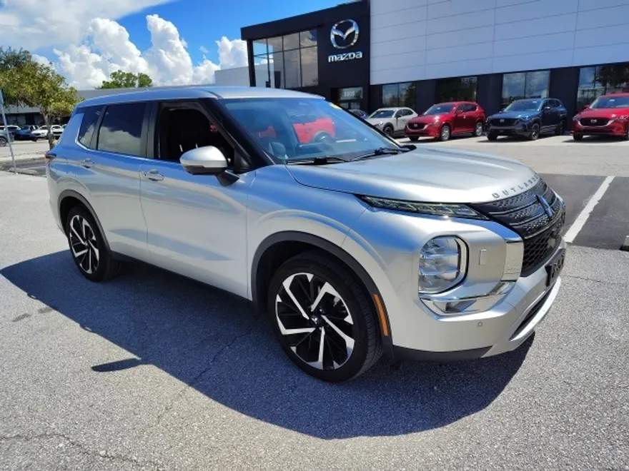 2022 Mitsubishi Outlander SE photo 1