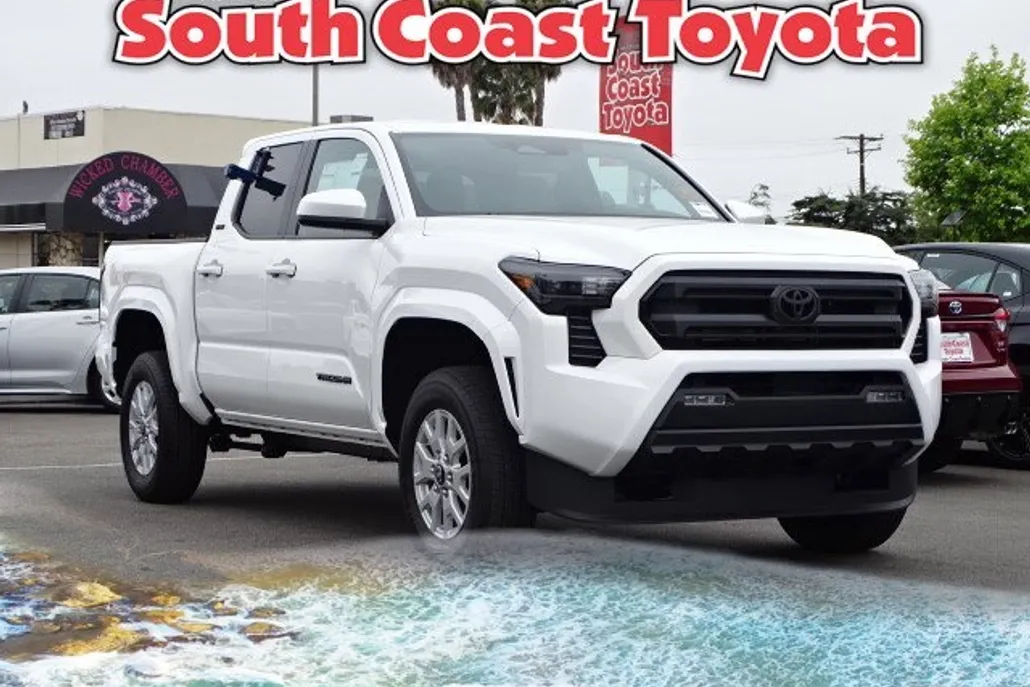 2025 Toyota Tacoma SR5 photo 1