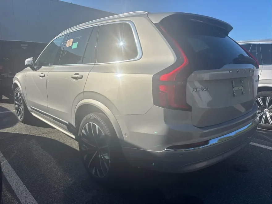 2025 Volvo XC90 Plus photo 1