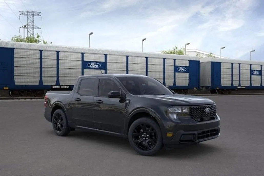 2025 Ford Maverick XLT photo 1