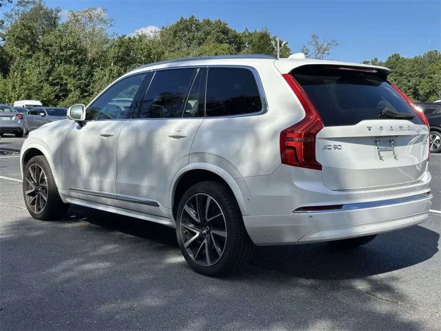 2023 Volvo XC90 B5 Plus photo 1