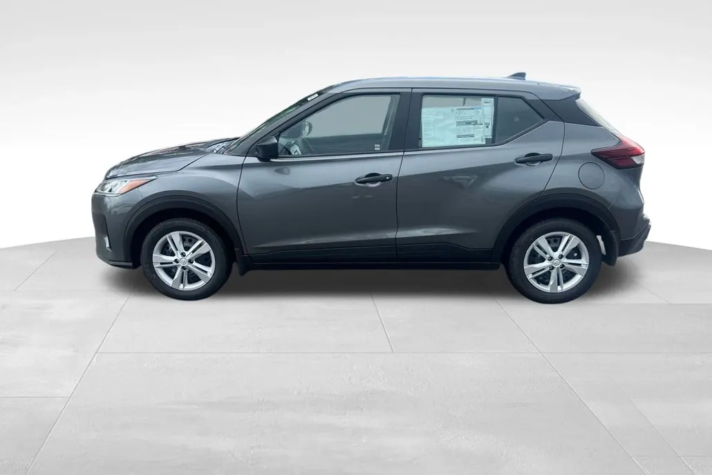 2025 Nissan Kicks Play S photo 1