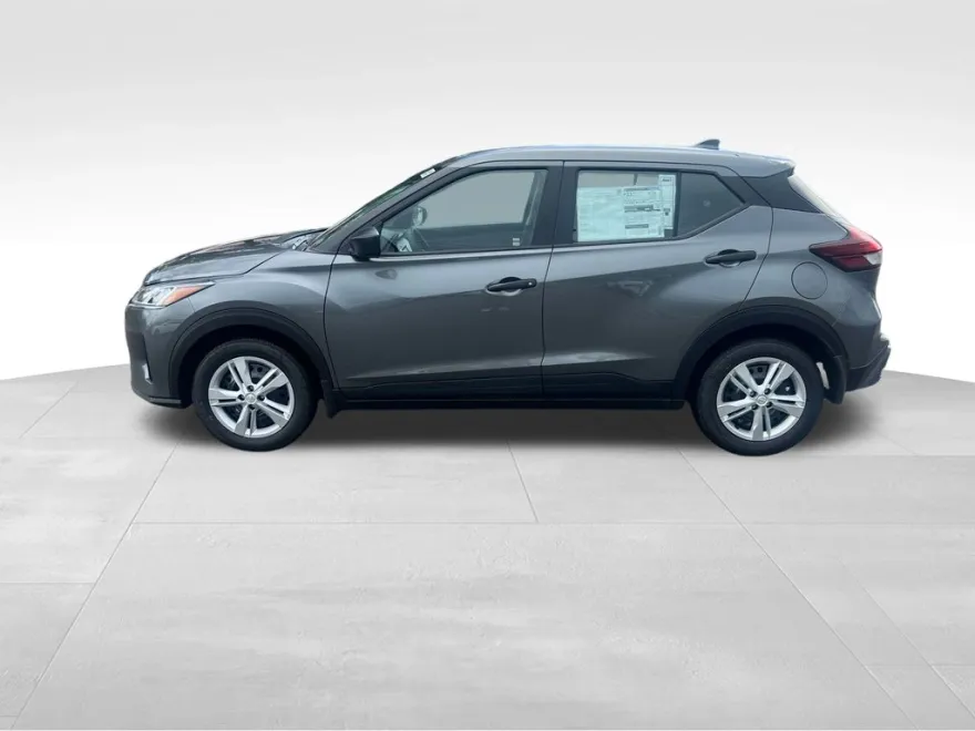 2025 Nissan Kicks Play S photo 1