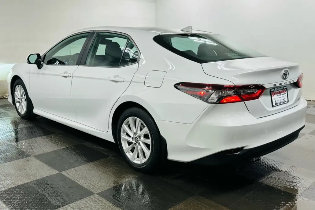 2023 Toyota Camry LE photo 1
