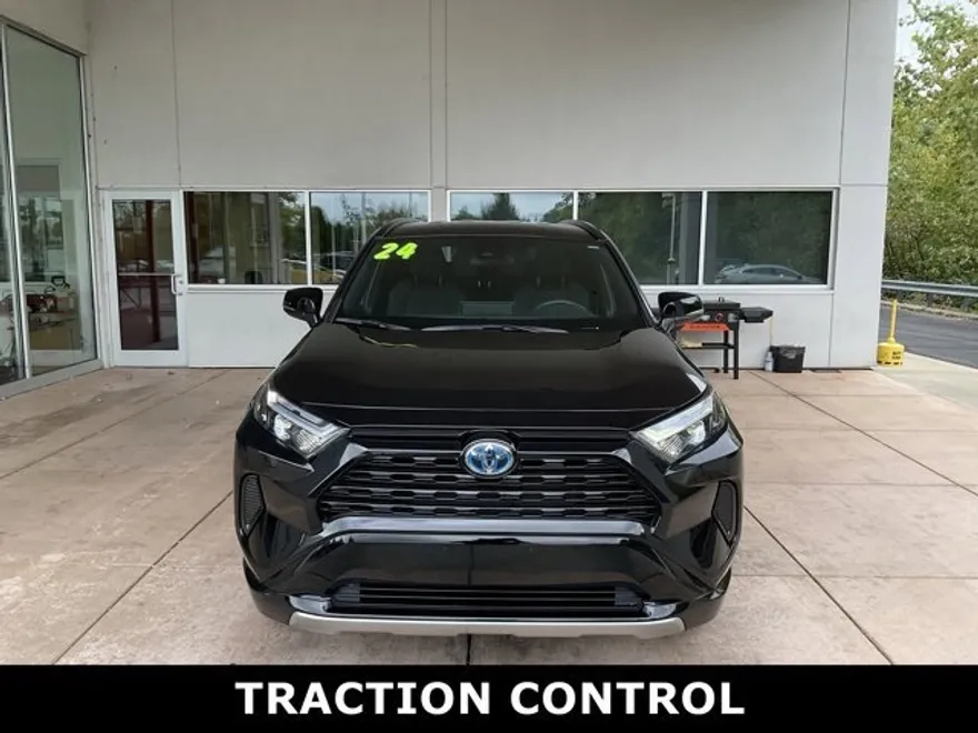 2024 Toyota RAV4 Hybrid SE photo 1