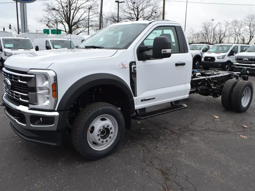 2025 Ford F-550 XL photo 1