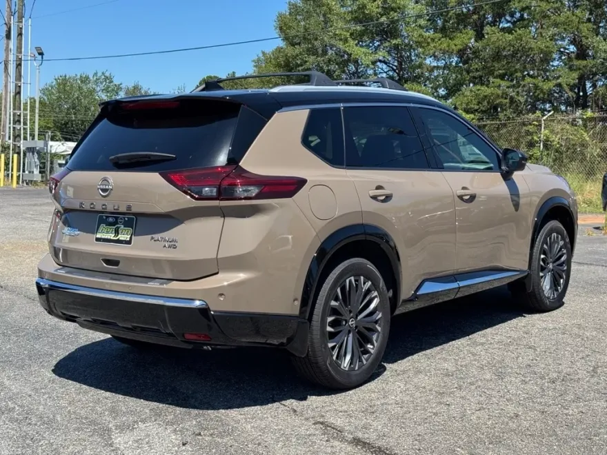 2025 Nissan Rogue Platinum photo 1