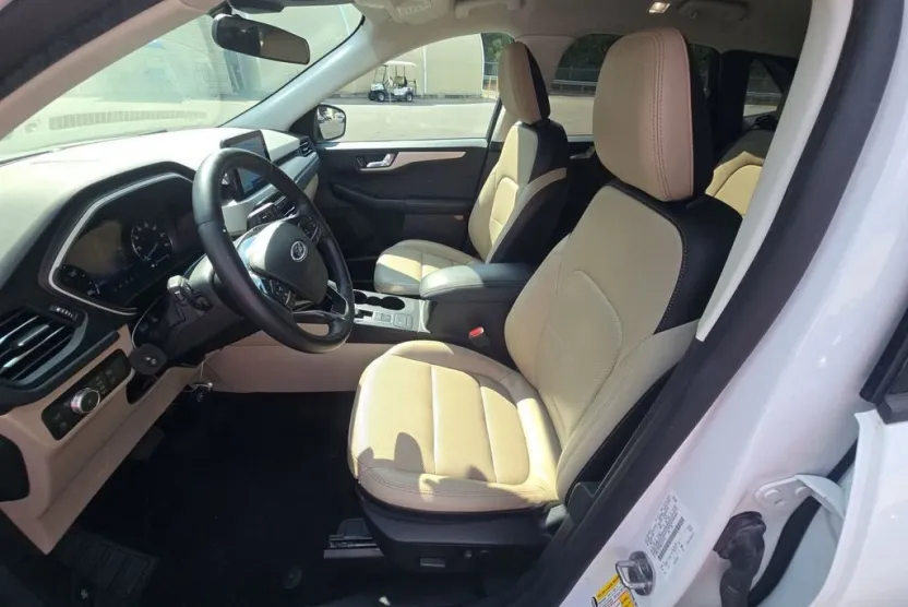 2022 Ford Escape SEL Hybrid photo 1