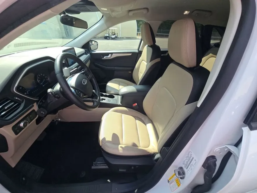 2022 Ford Escape SEL Hybrid photo 1