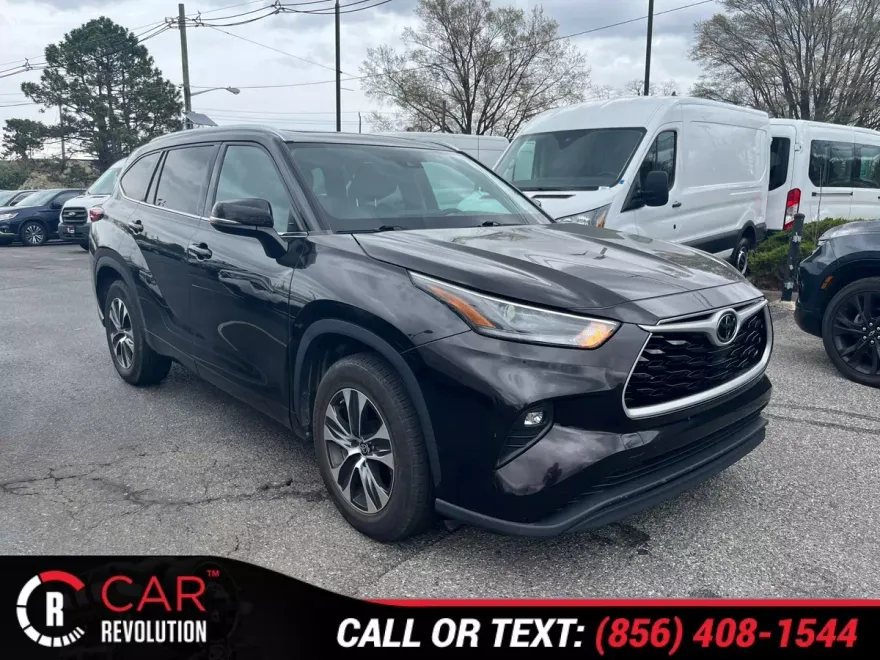 2021 Toyota Highlander XLE photo 1