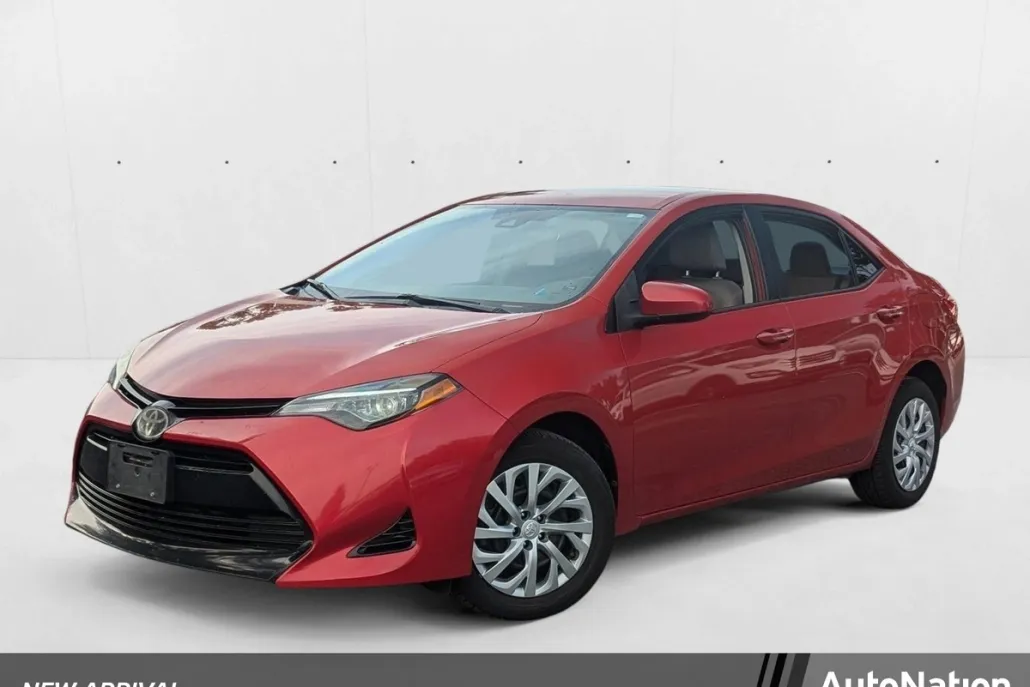 2018 Toyota Corolla LE photo 1