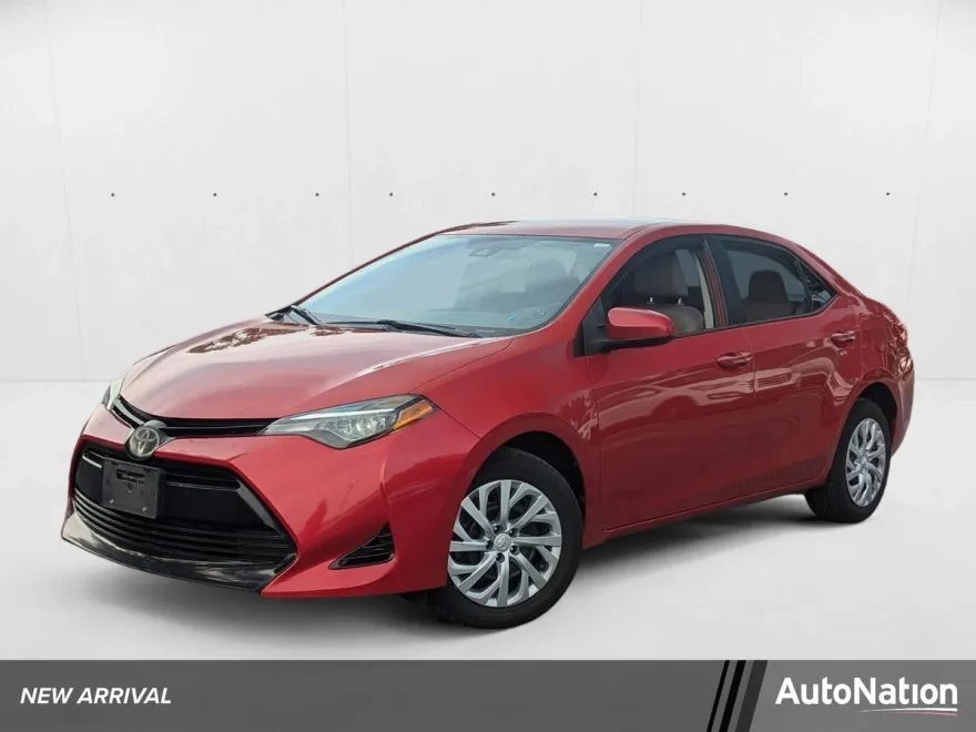2018 Toyota Corolla LE photo 1