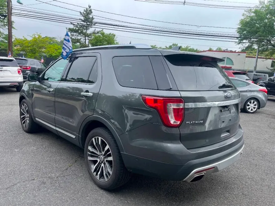 2016 Ford Explorer Platinum photo 1