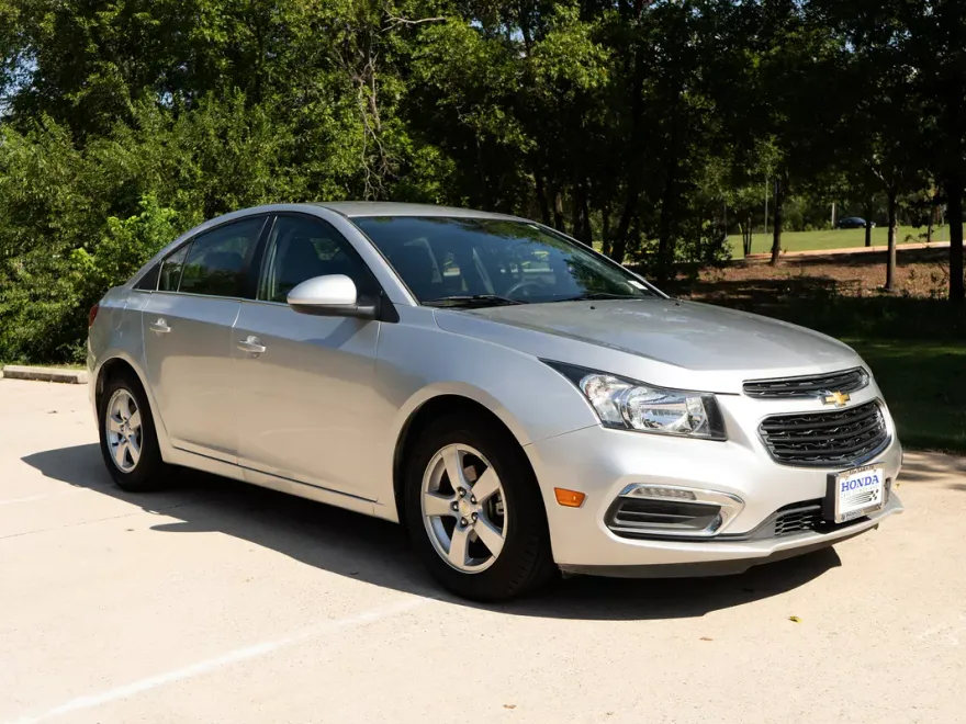 2015 Chevrolet Cruze LT photo 1