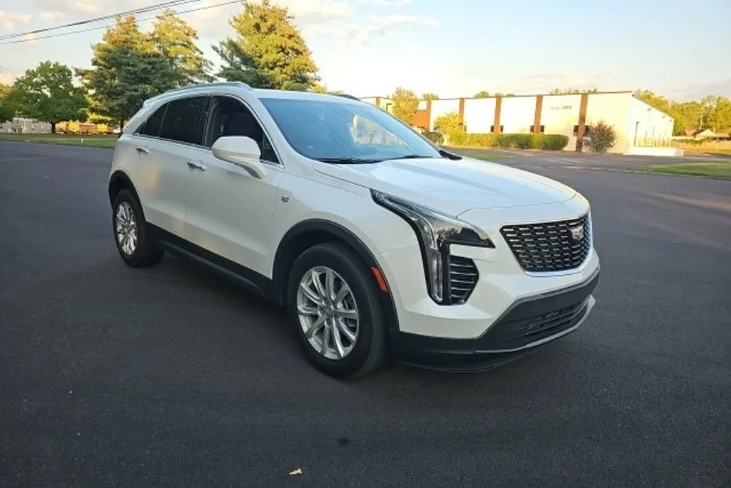 2022 Cadillac XT4 Luxury photo 1