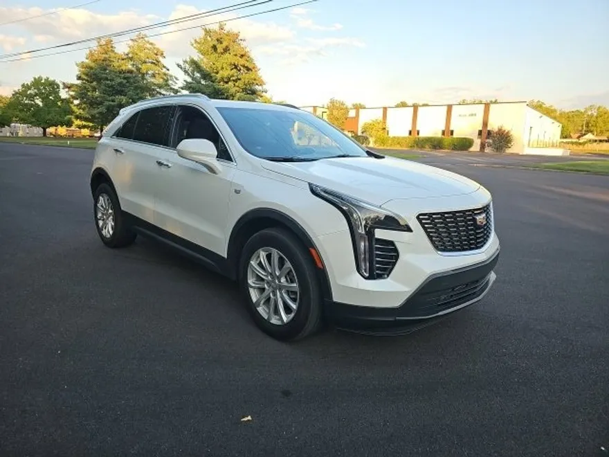 2022 Cadillac XT4 Luxury photo 1