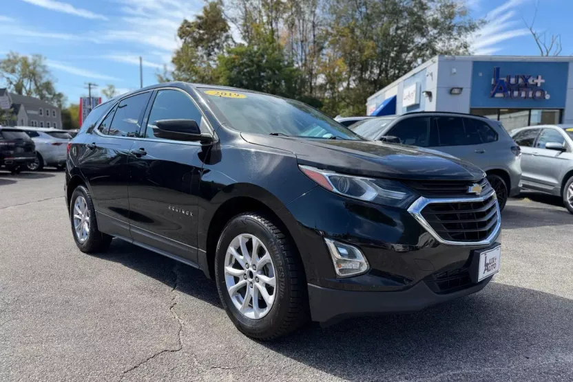 2019 Chevrolet Equinox LT photo 1