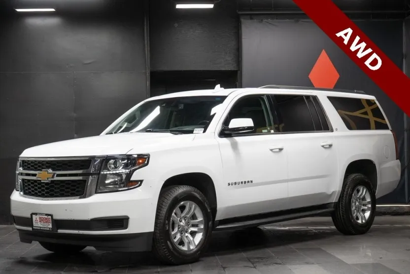 2018 Chevrolet Suburban LT photo 1