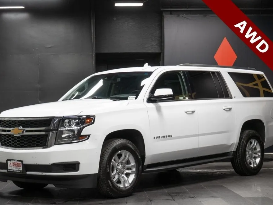 2018 Chevrolet Suburban LT photo 1