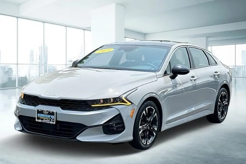 2023 Kia K5 GT-Line photo 1