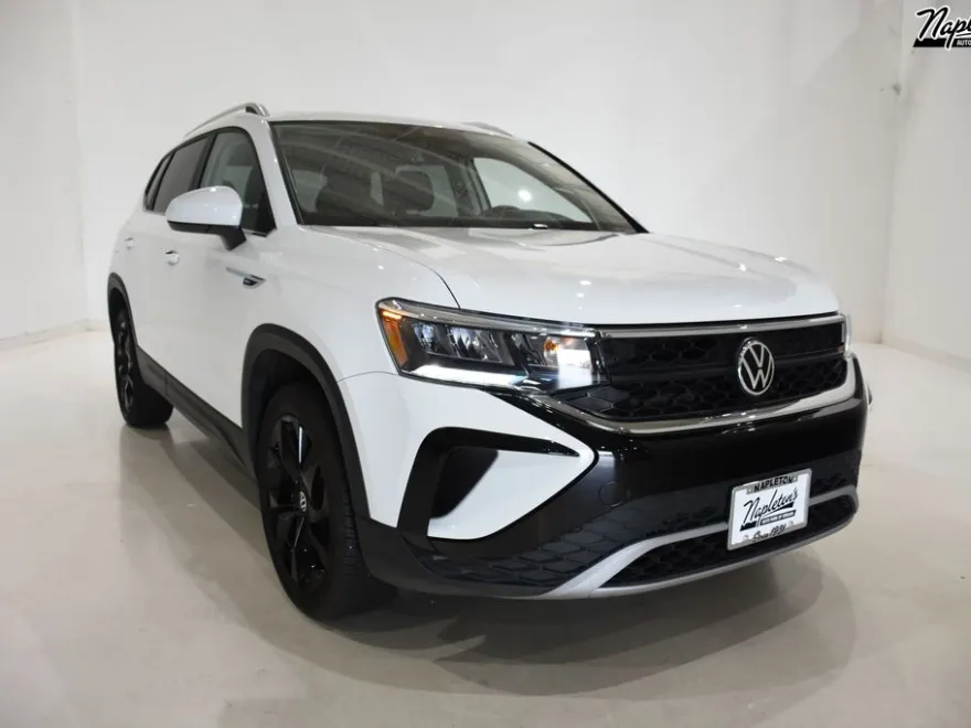 2022 Volkswagen Taos SE photo 1