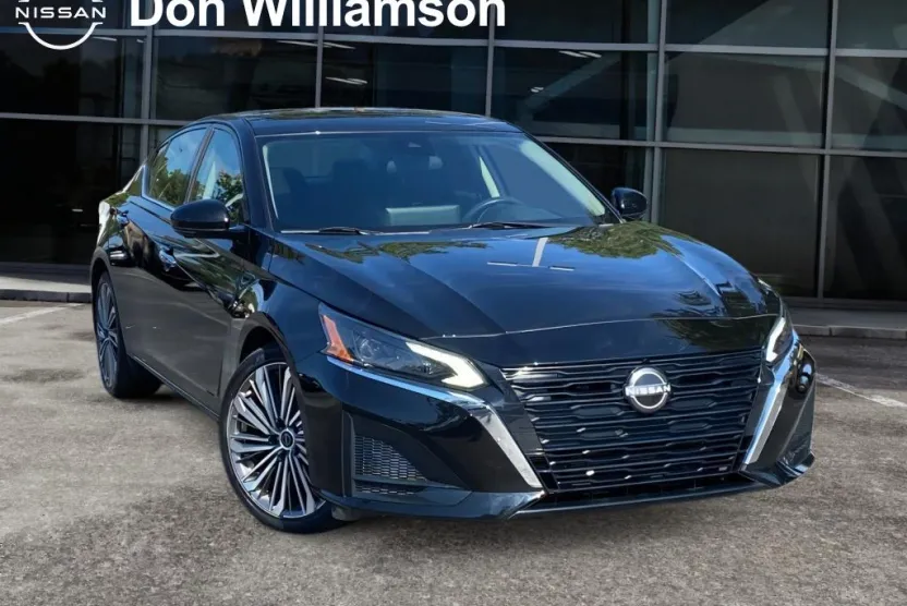 2023 Nissan Altima 2.5 SL photo 1