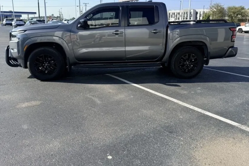 2023 Nissan Frontier SV photo 1