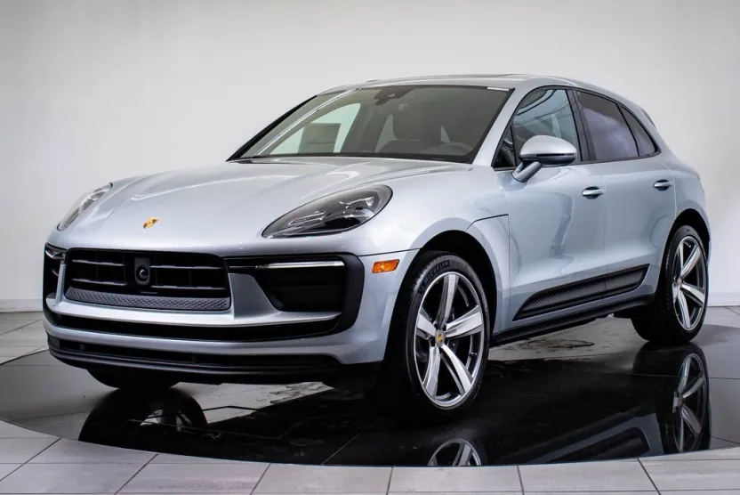 2025 Porsche Macan T photo 1