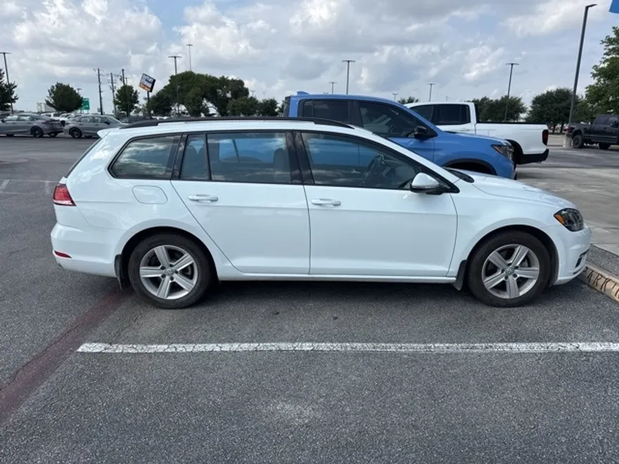 2018 Volkswagen Golf SportWagen SE photo 1