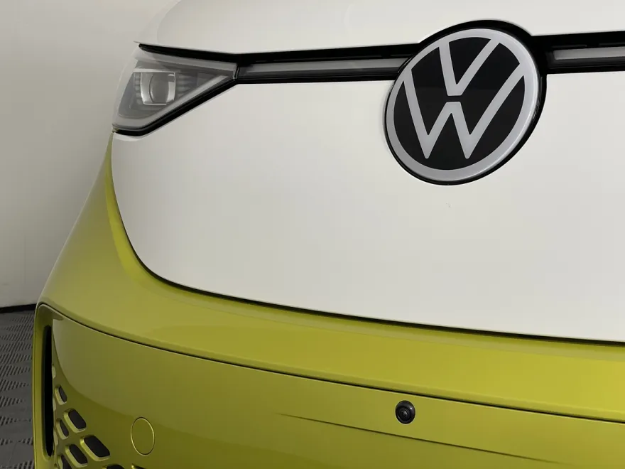 2025 Volkswagen ID. Buzz photo 1