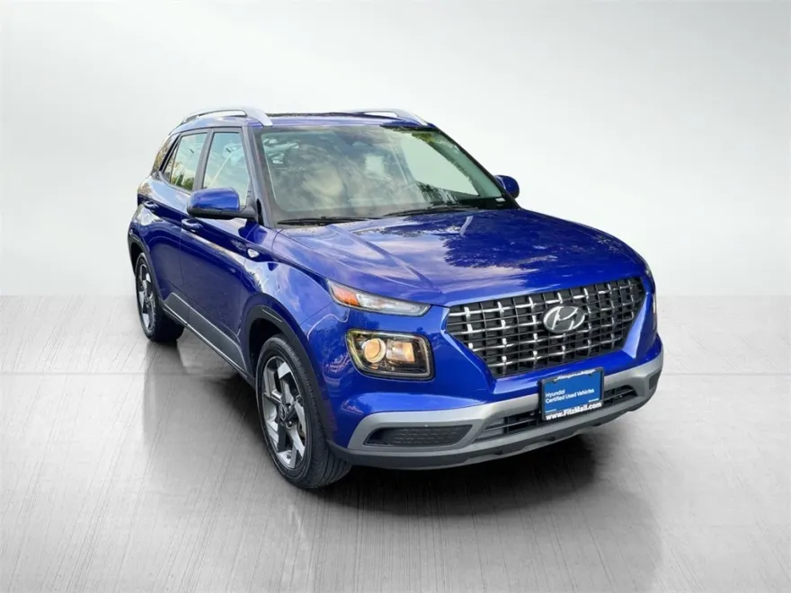2024 Hyundai Venue SEL photo 1