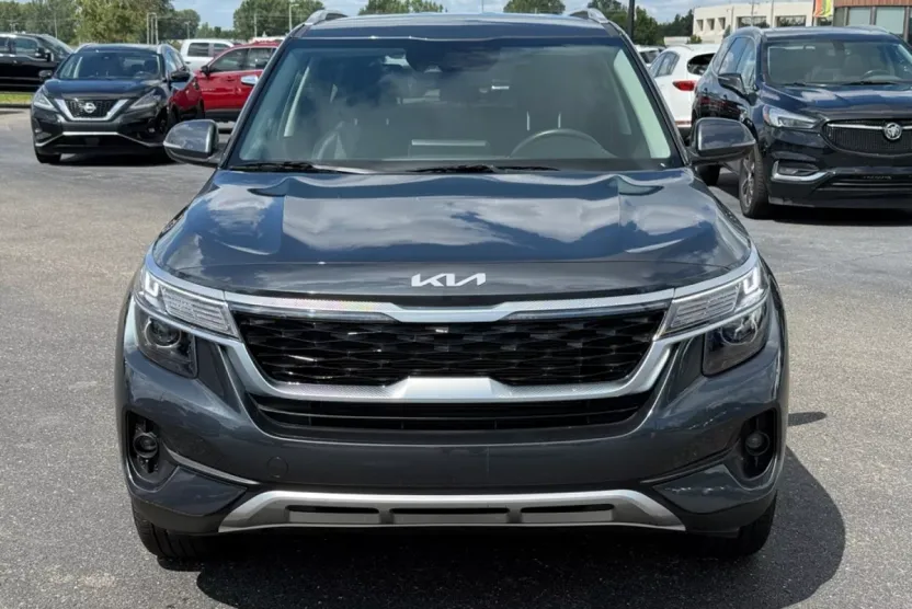 2023 Kia Seltos S photo 1