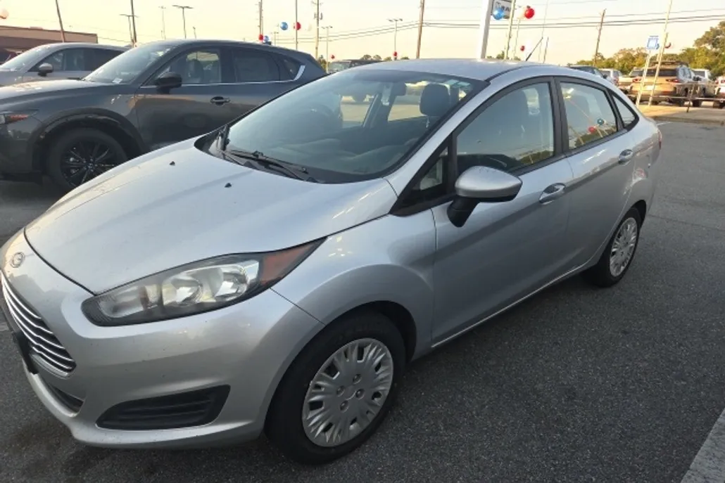 2018 Ford Fiesta S photo 1