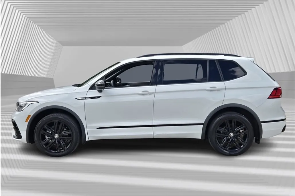 2022 Volkswagen Tiguan SE R-Line Black photo 1