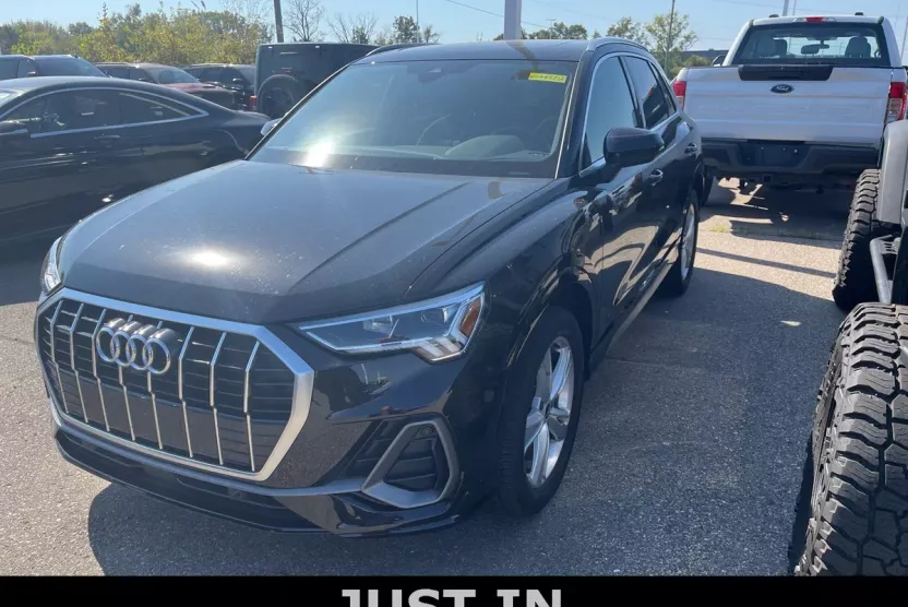 2022 Audi Q3 S line Premium Plus photo 1