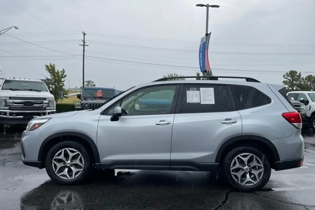 2020 Subaru Forester Premium photo 1