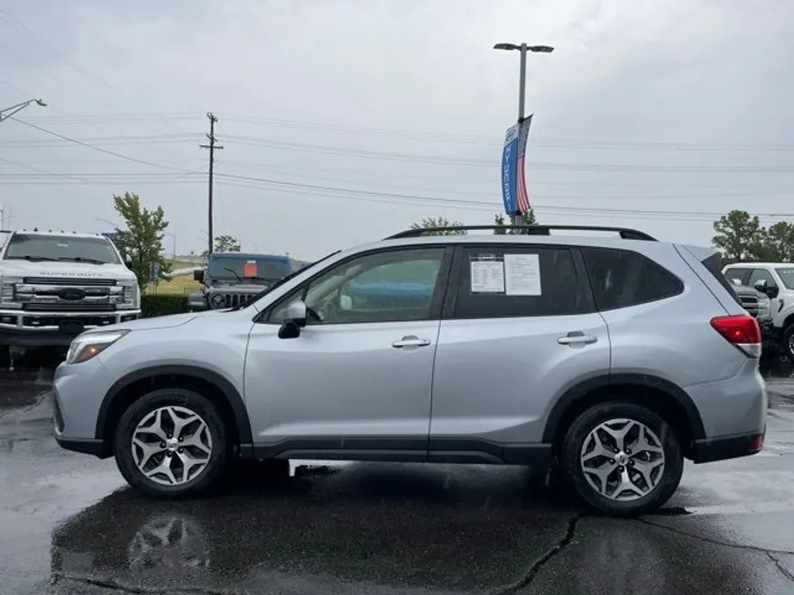 2020 Subaru Forester Premium photo 1