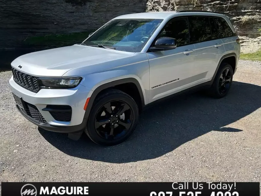 2022 Jeep Grand Cherokee Altitude photo 1