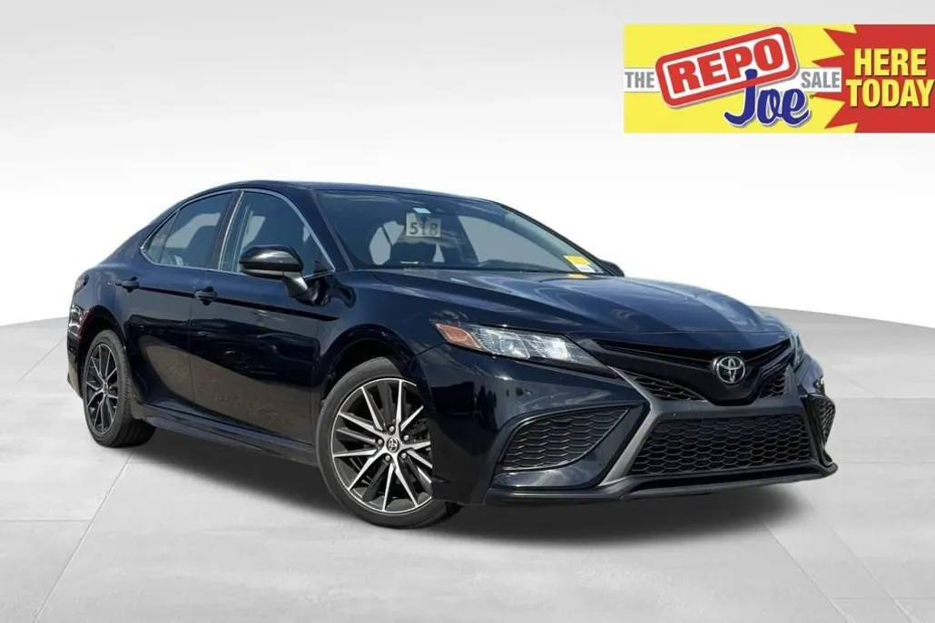 2021 Toyota Camry SE photo 1