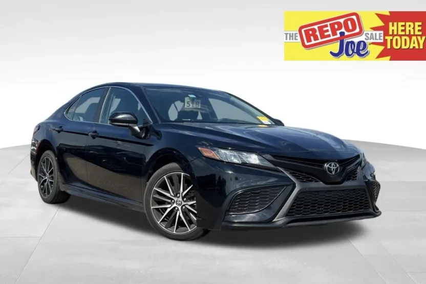 2021 Toyota Camry SE photo 1