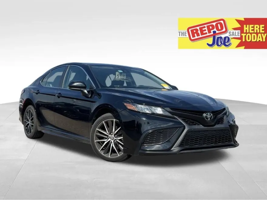 2021 Toyota Camry SE photo 1