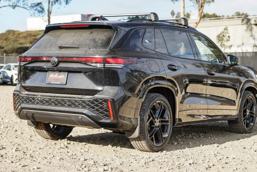 2025 Volkswagen Tiguan SE R-Line Black photo 1