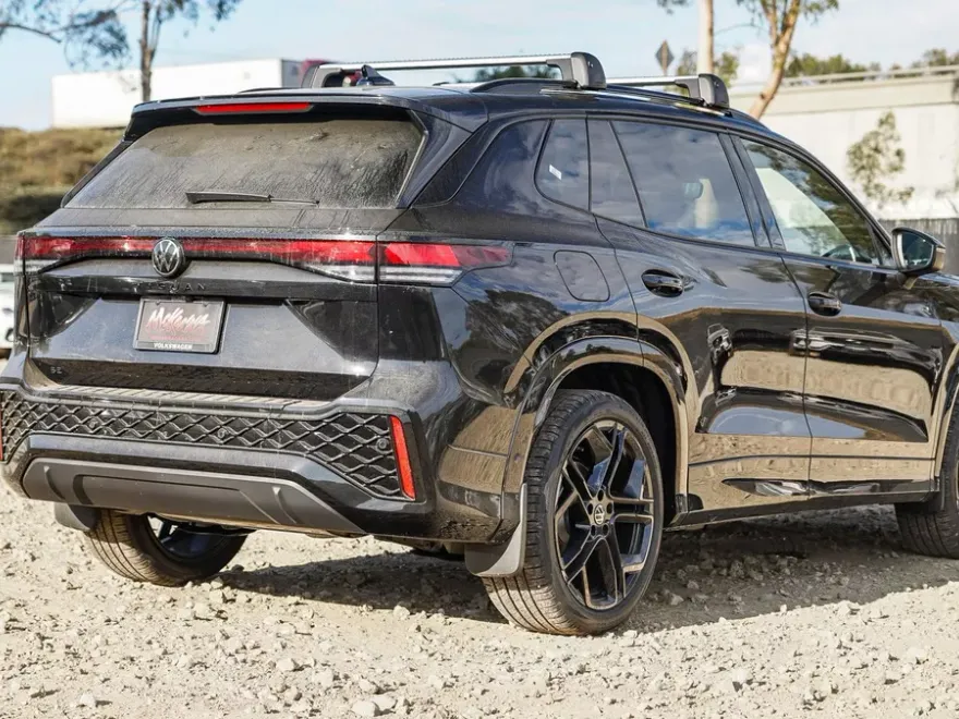 2025 Volkswagen Tiguan SE R-Line Black photo 1