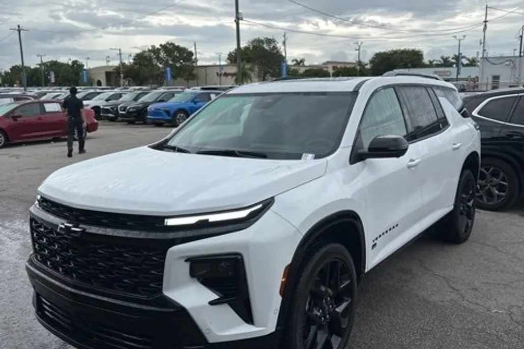 2024 Chevrolet Traverse RS photo 1