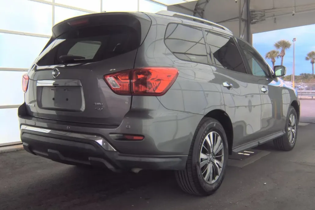 2018 Nissan Pathfinder SV photo 1