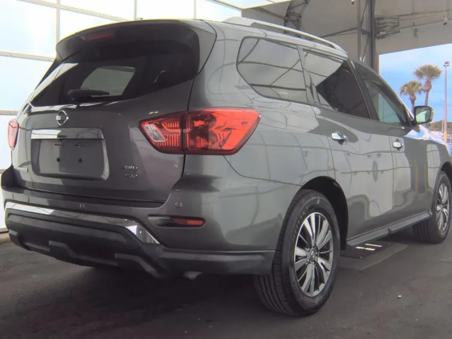 2018 Nissan Pathfinder SV photo 1